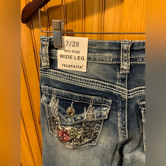 Telepatia Denim - Telepatía Embroidered Mid Rise Jeans